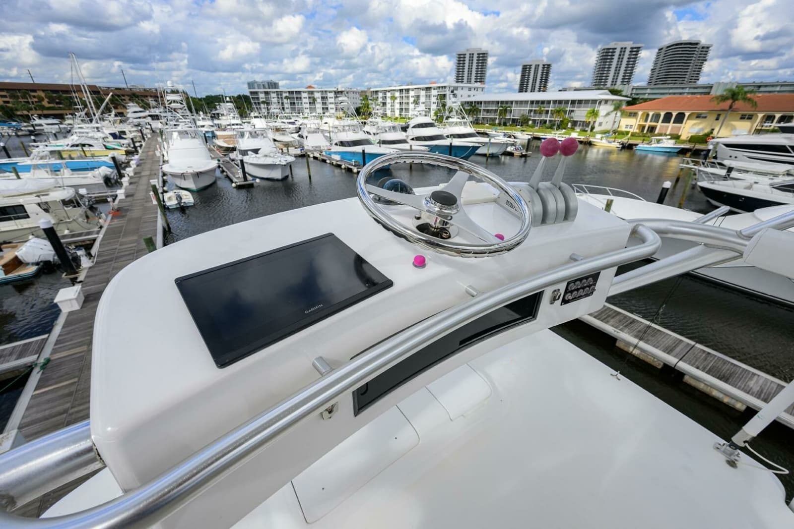 2004 Viking 56 Convertible - Photo 26