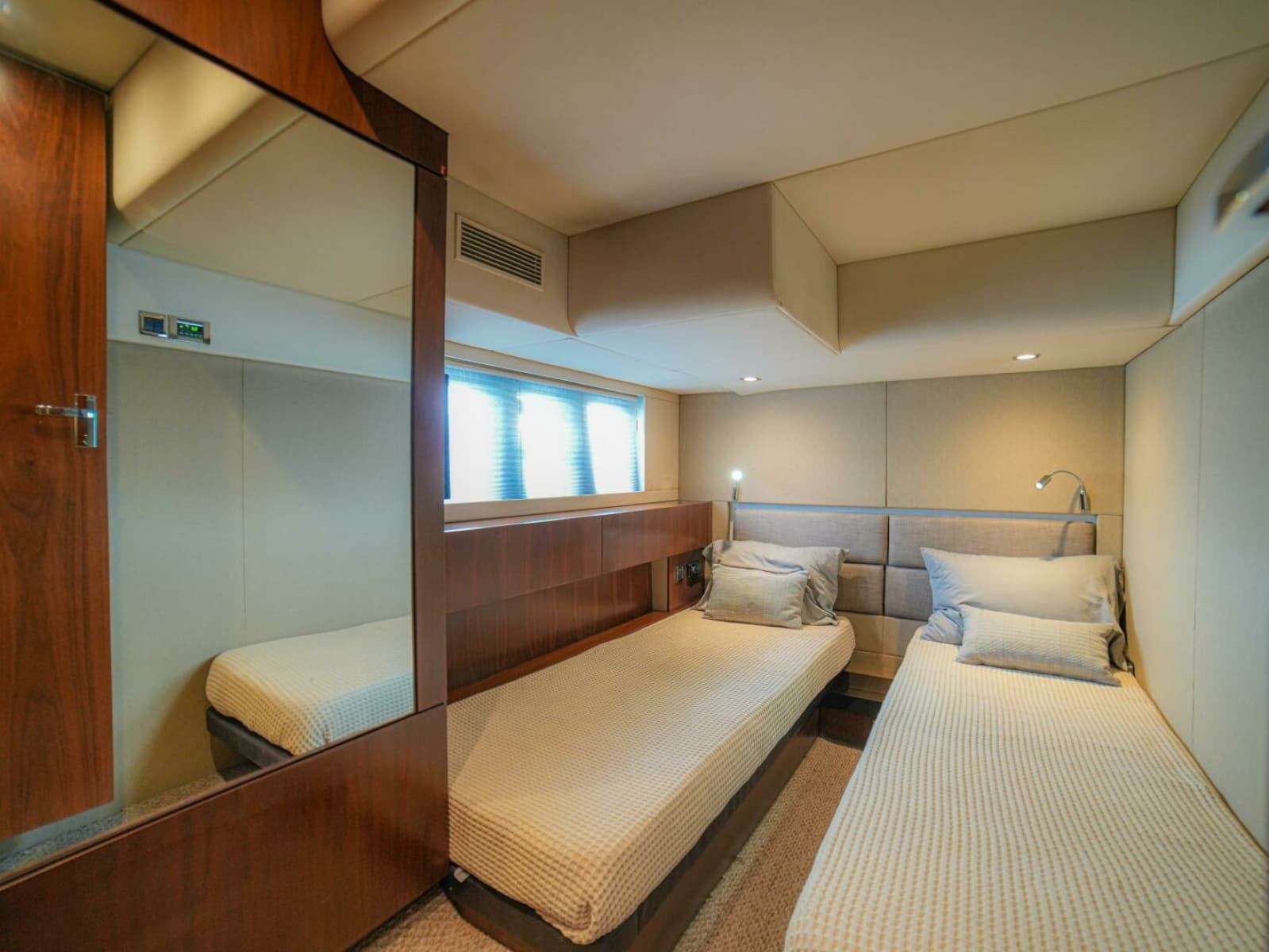 2014 Fairline 50 - Photo 44