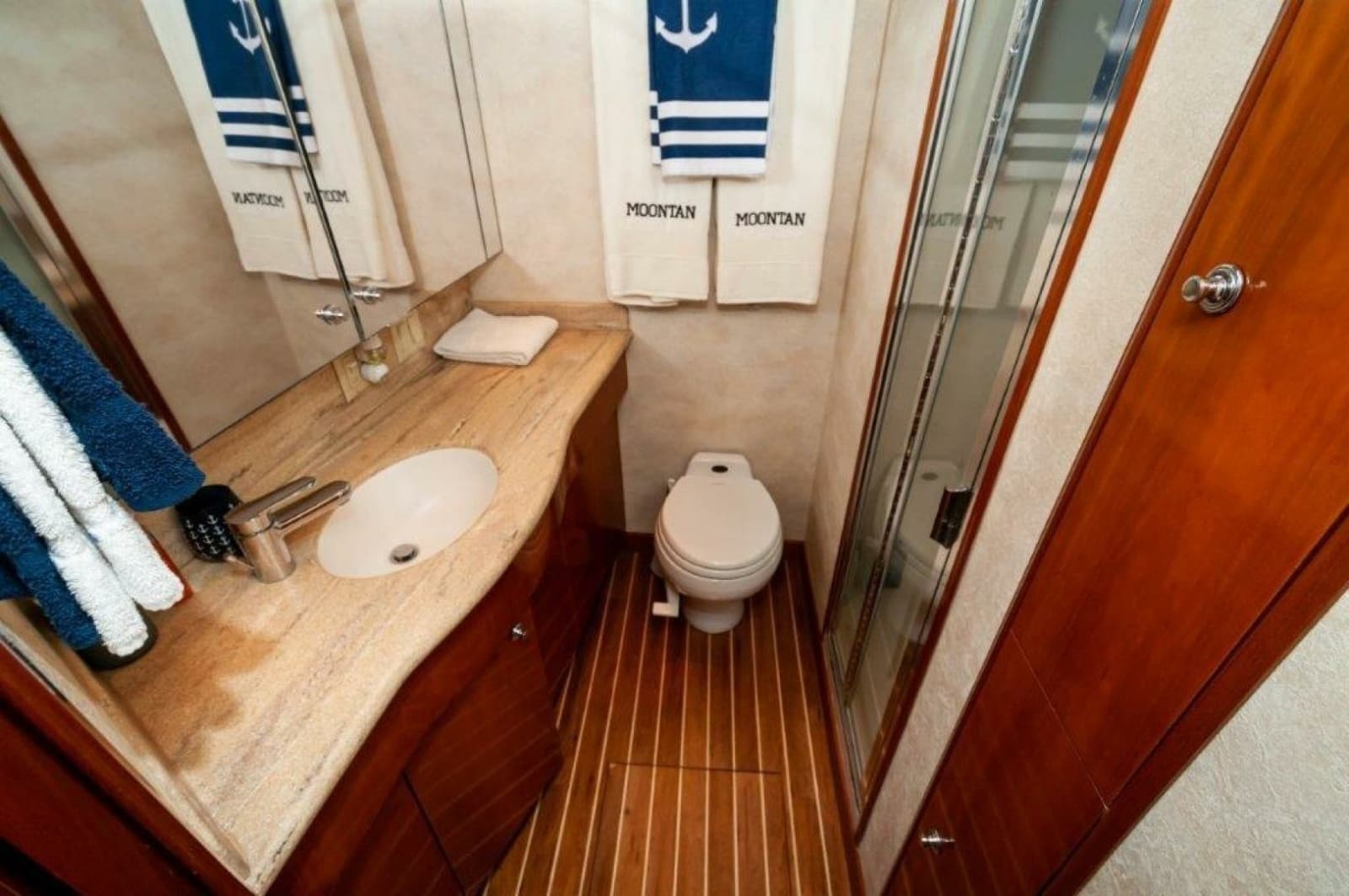 2002 Hatteras 65 Enclosed Bridge - Photo 12
