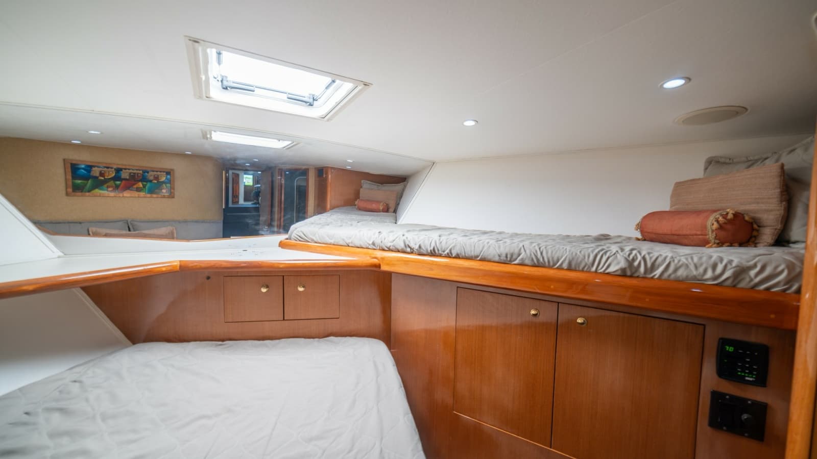 2002 Viking 61 Convertible - Photo 31