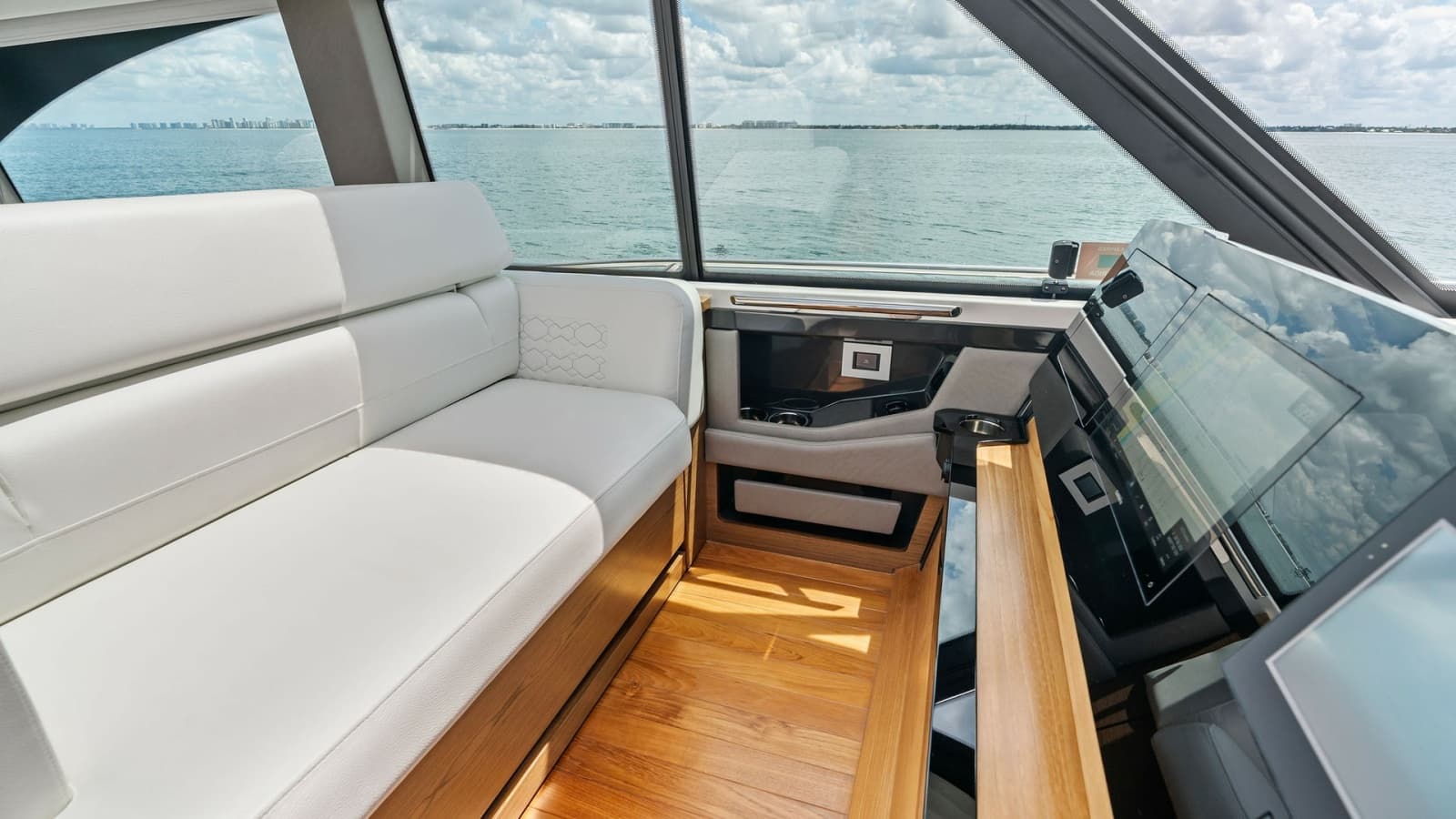 2025 Tiara Yachts 48LE - Photo 52