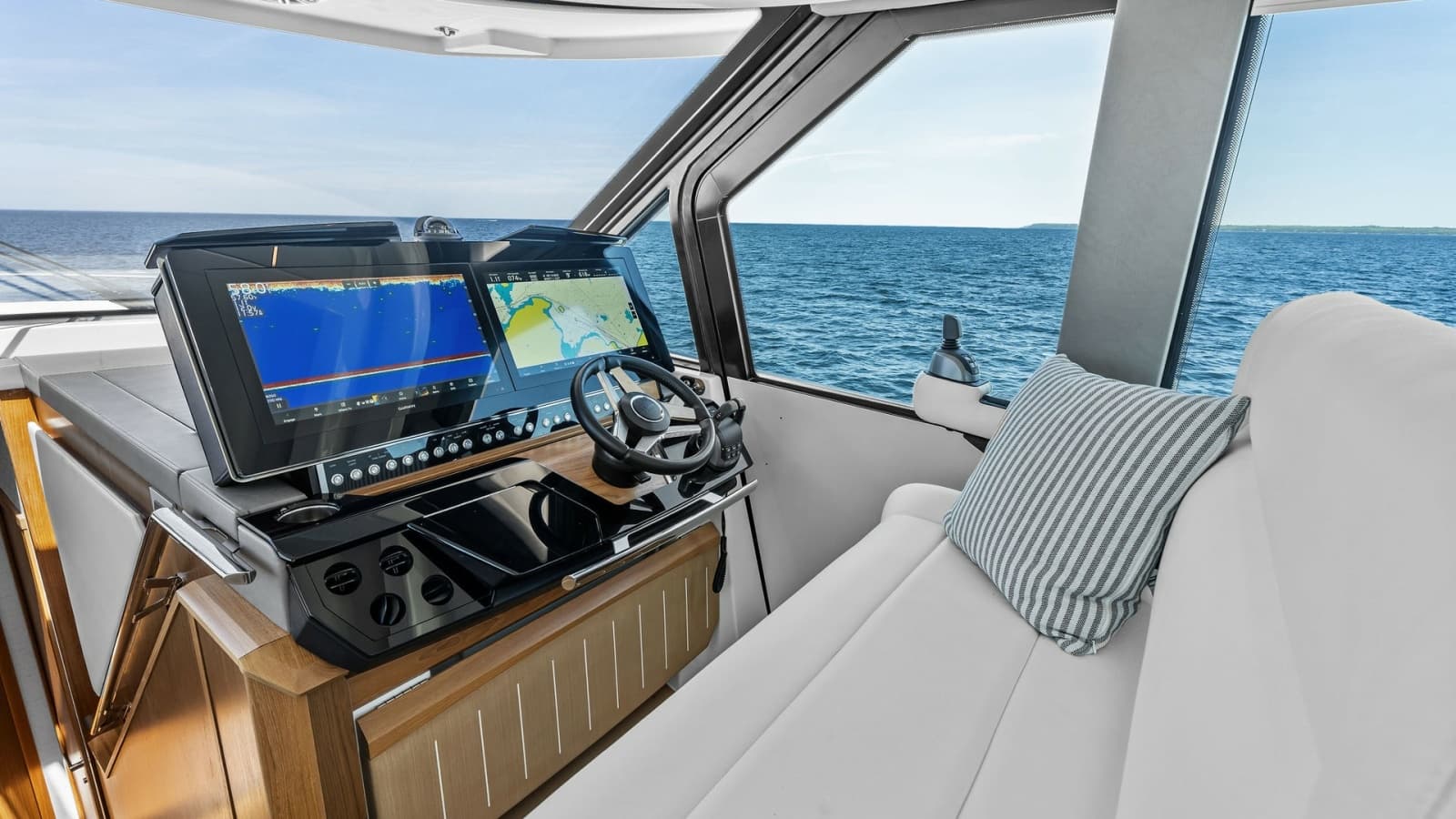2025 Tiara Yachts EX 60 - Photo 24