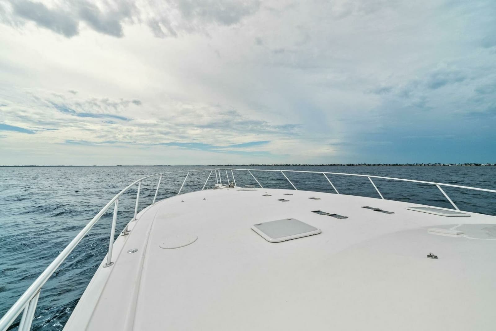2006 Viking 61 Convertible - Photo 39