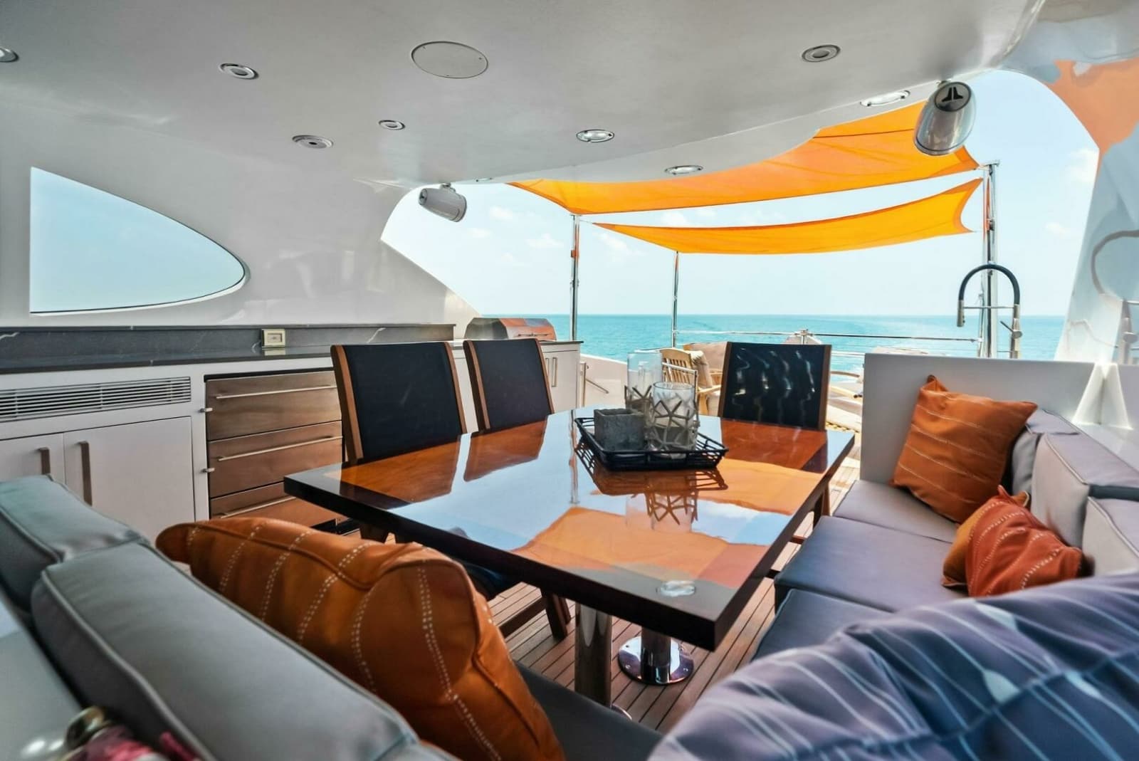 2006 Lazzara Yachts 84 Skylounge - Photo 71