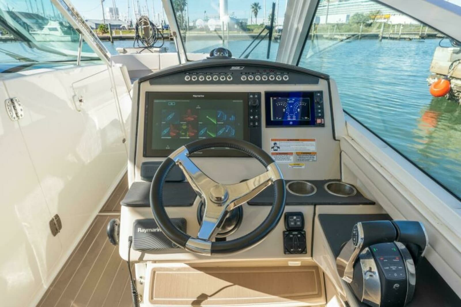 2017 Boston Whaler 320 Vantage - Photo 2