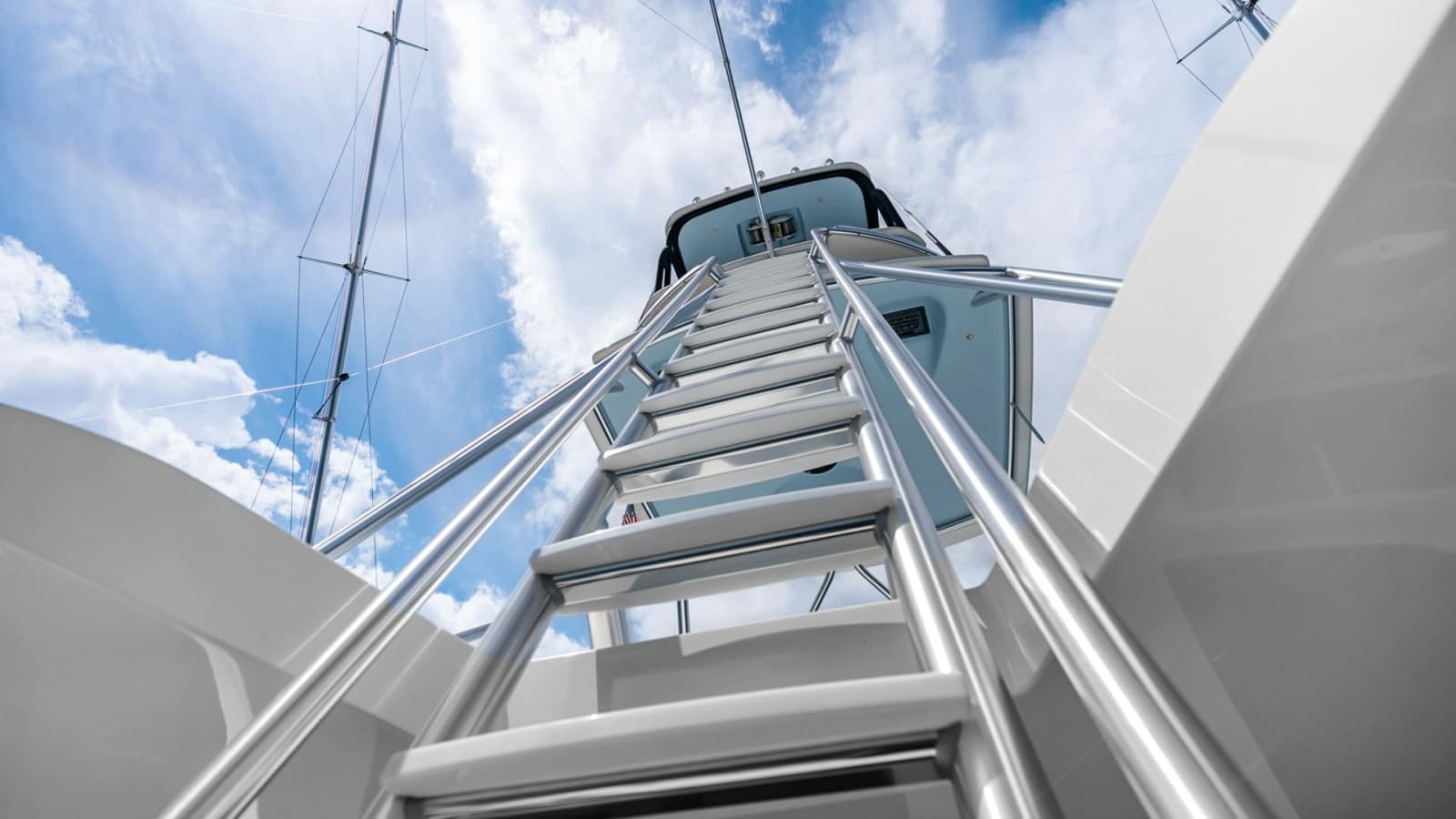 2017 Viking 92 Enclosed Bridge - Photo 27