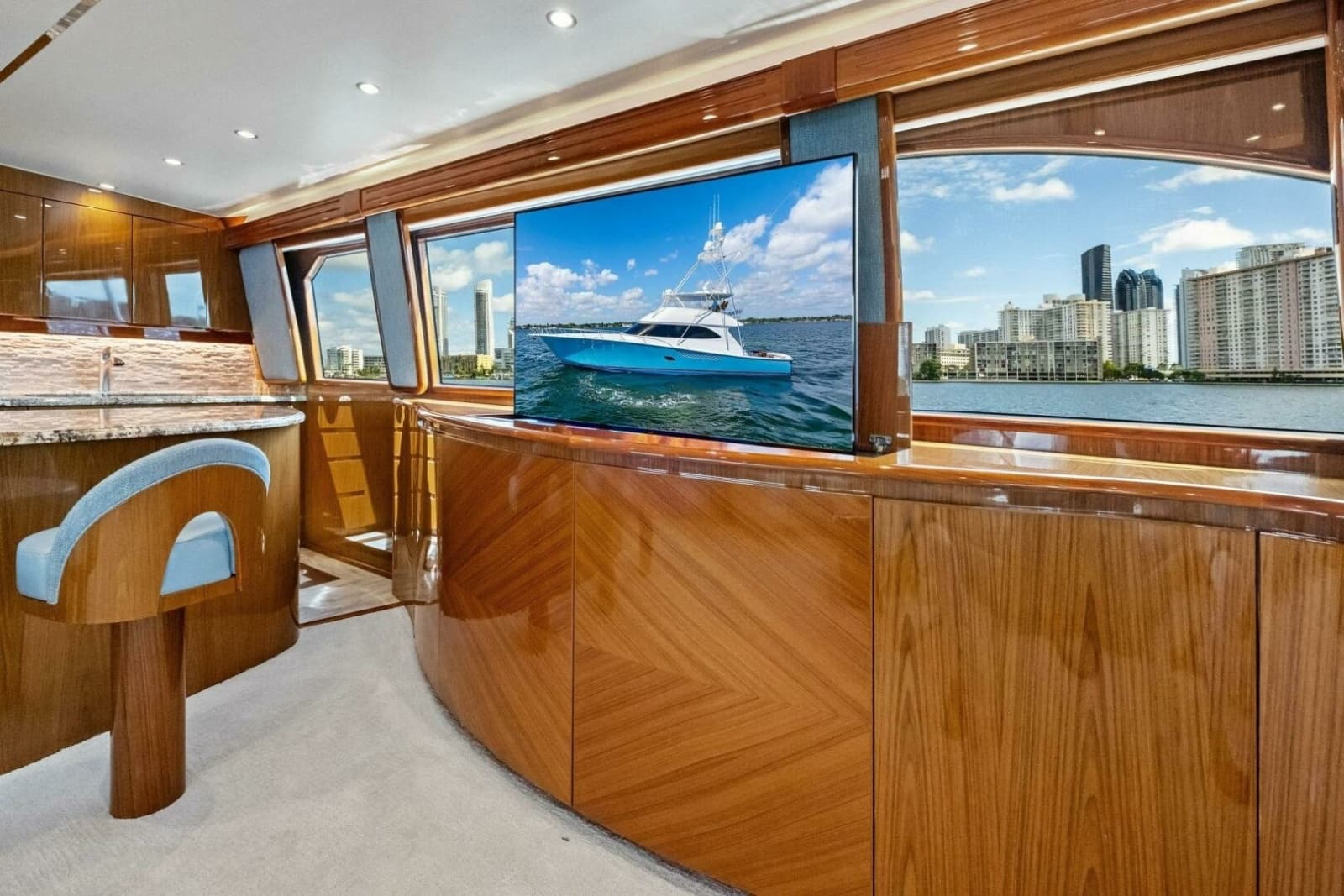2012 Viking 82 Convertible - Photo 23