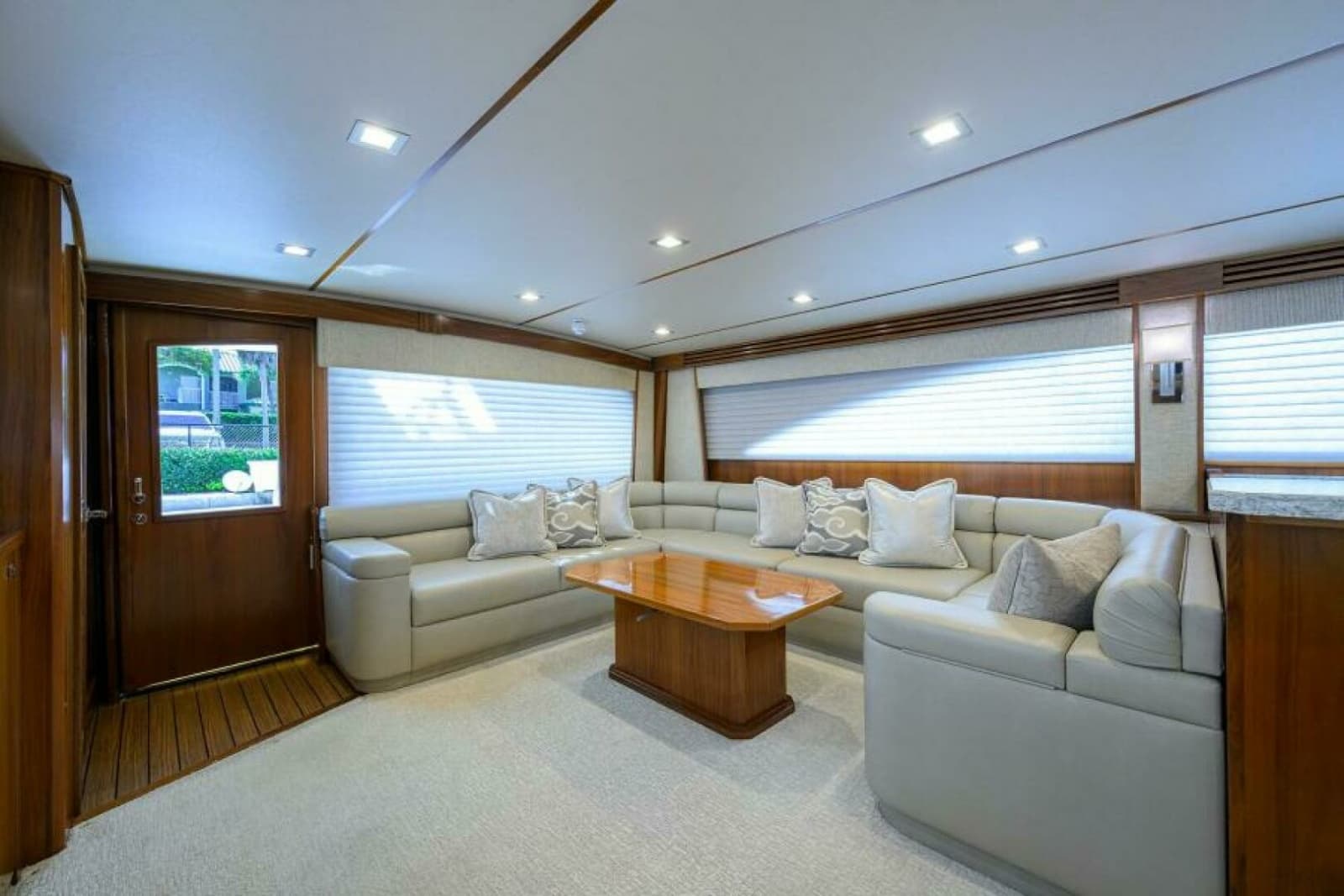 2019 Viking 80 Convertible - Photo 3