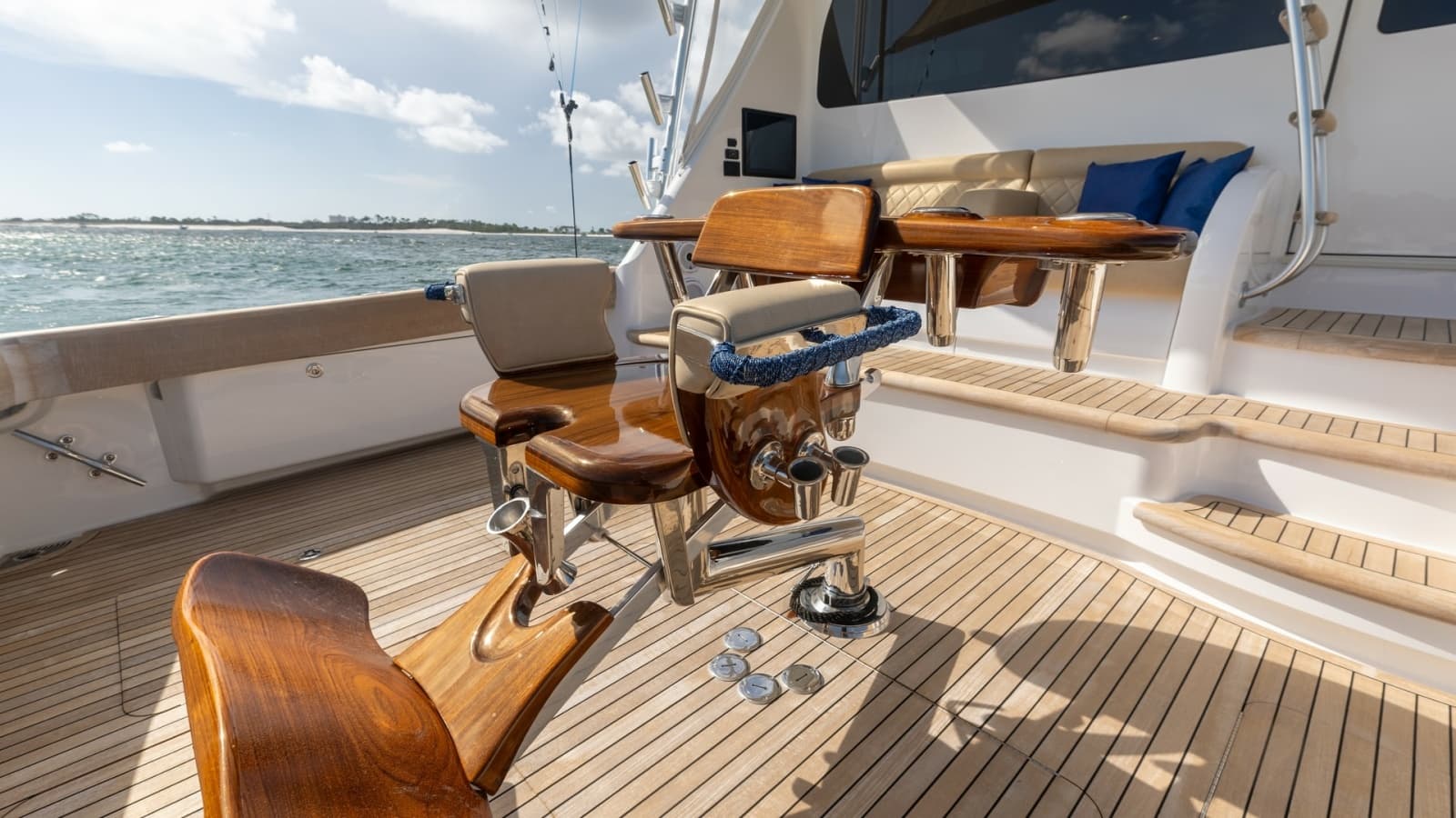2022 Viking 68 Convertible - Photo 9