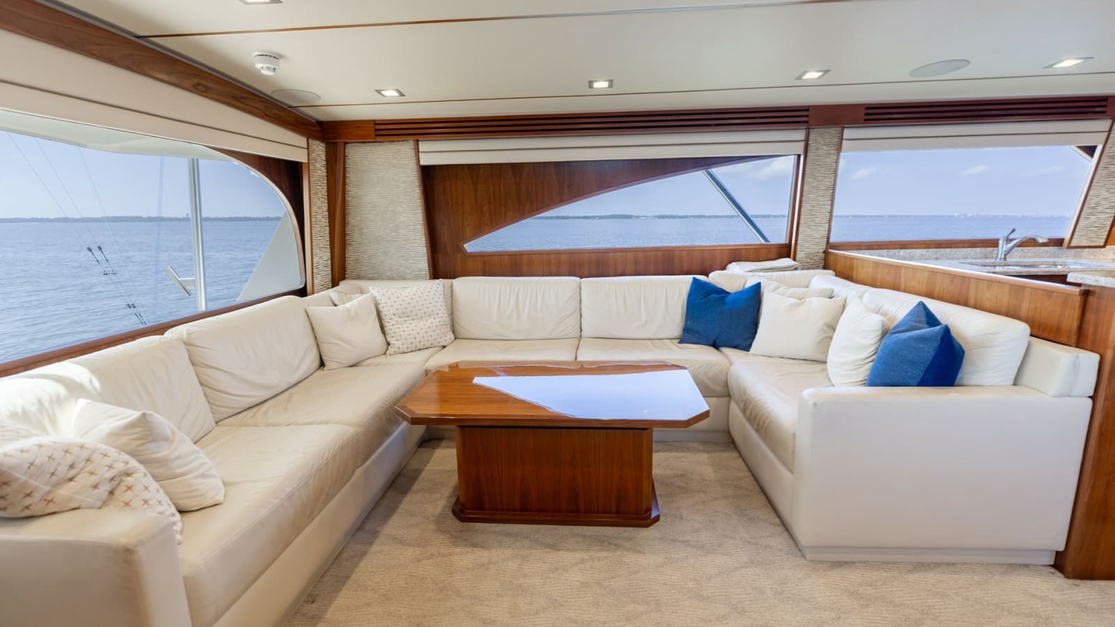 2016 Viking 80 Convertible - Photo 6