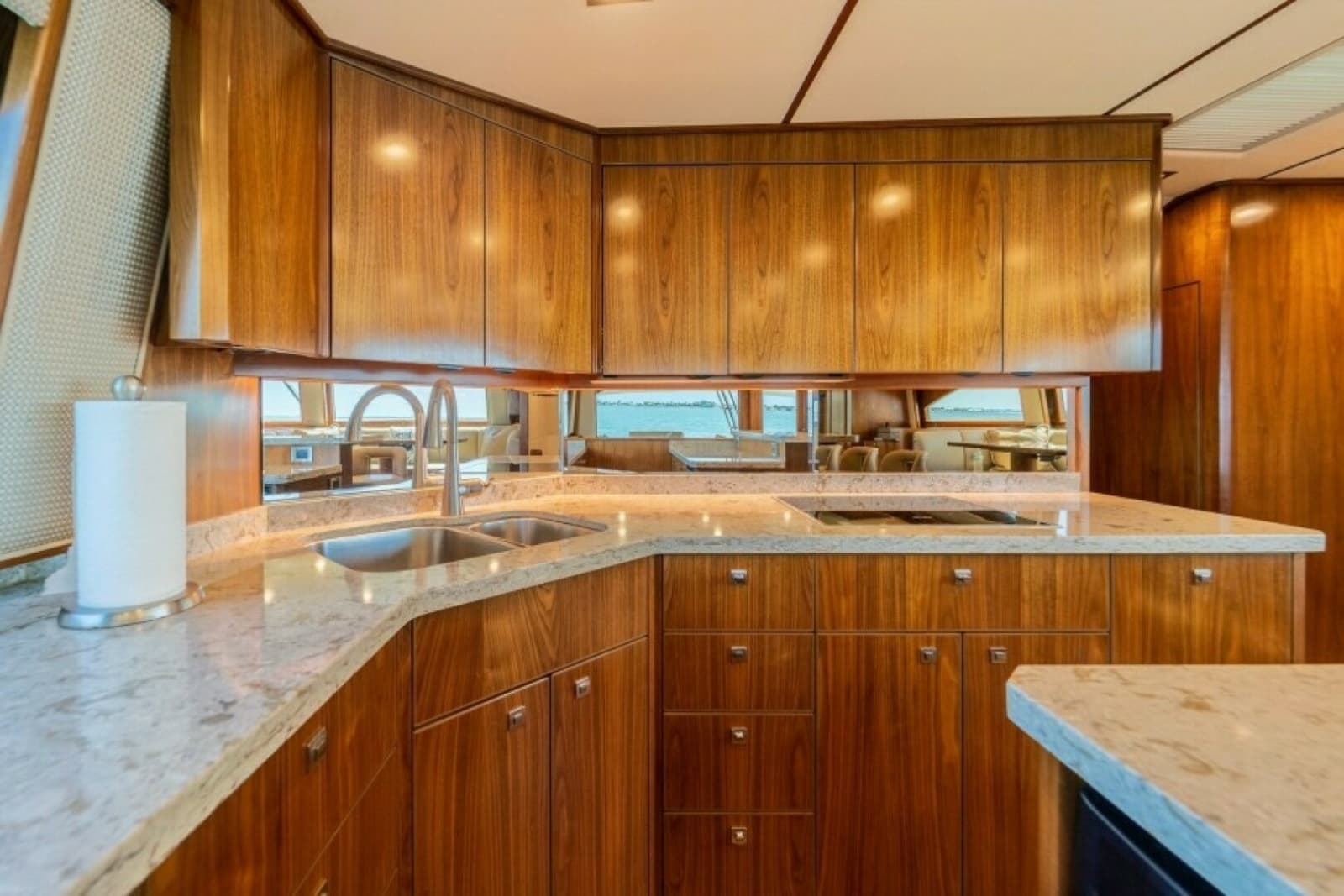 2018 Viking 72 Convertible - Photo 30