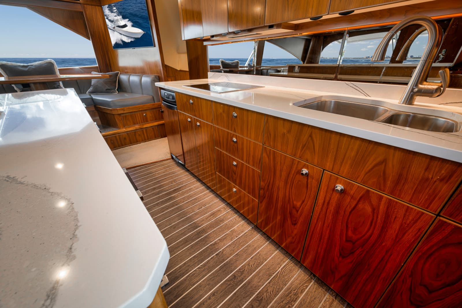 2020 Viking 68 Convertible - Photo 8