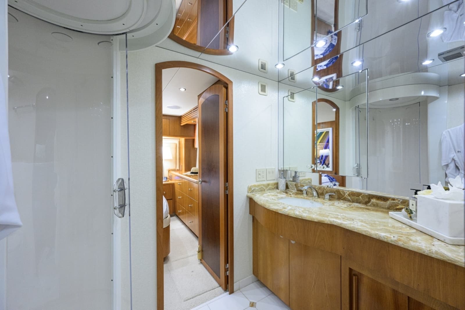 2005 Hatteras 100 Motor Yacht - Photo 25