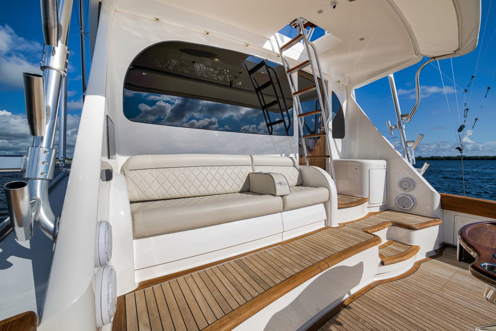 2020 Viking 68 Convertible - Photo 49