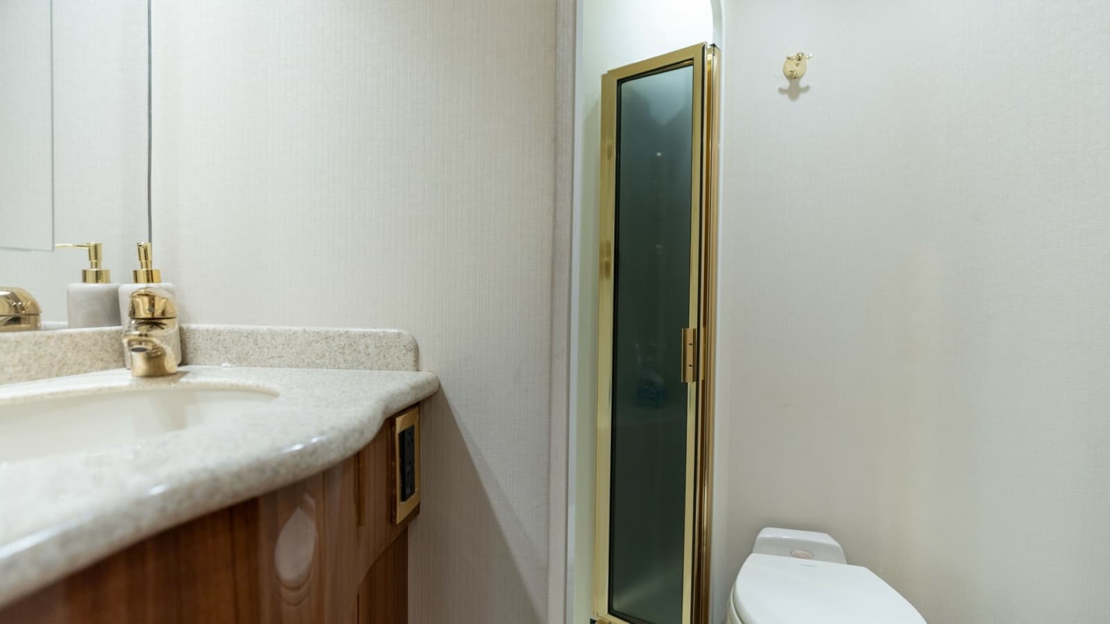 2007 Viking 45 Convertible - Photo 30