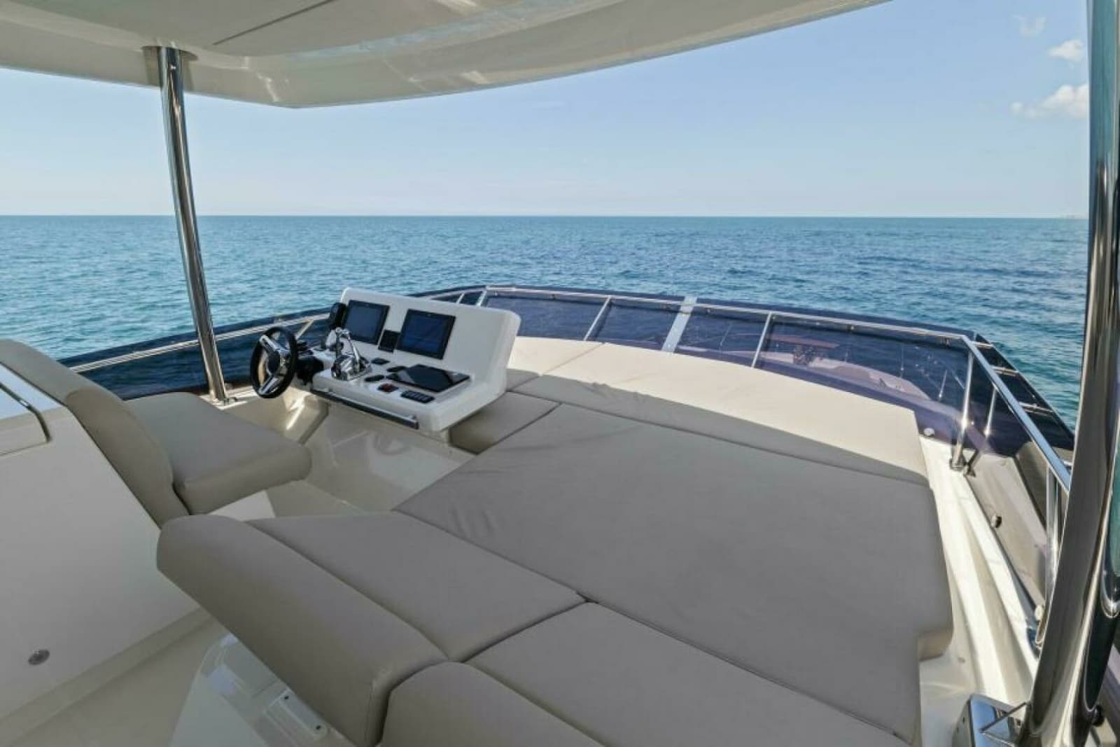 2022 Prestige 590 Flybridge - Photo 4