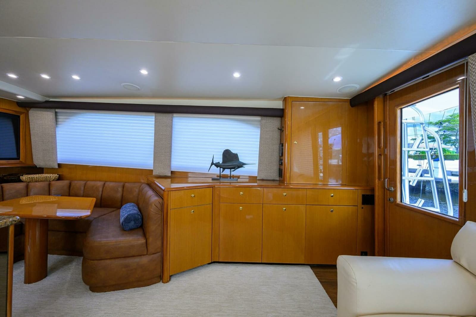 2004 Viking 56 Convertible - Photo 39