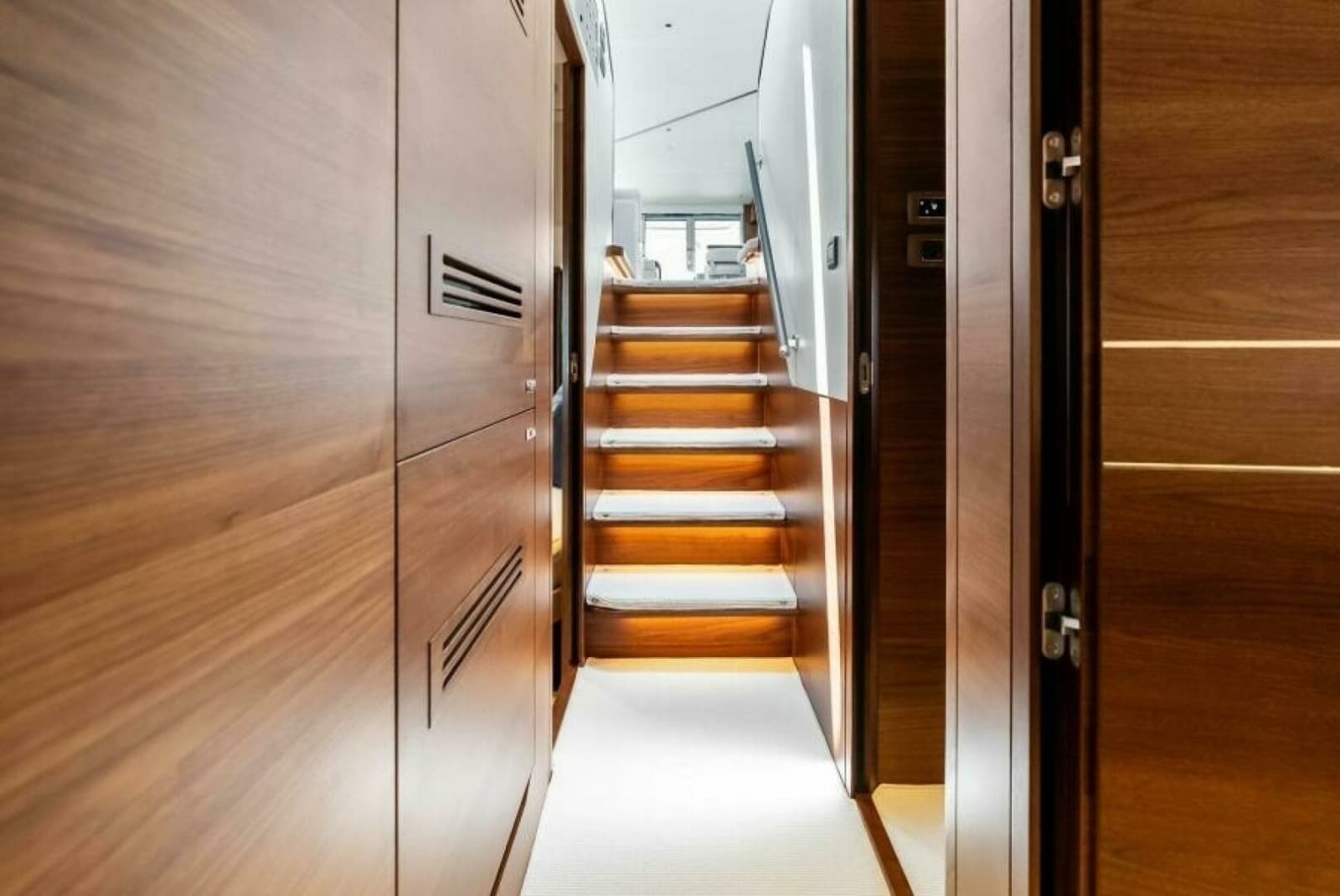 2024 Princess Y72 Motor Yacht - Photo 37
