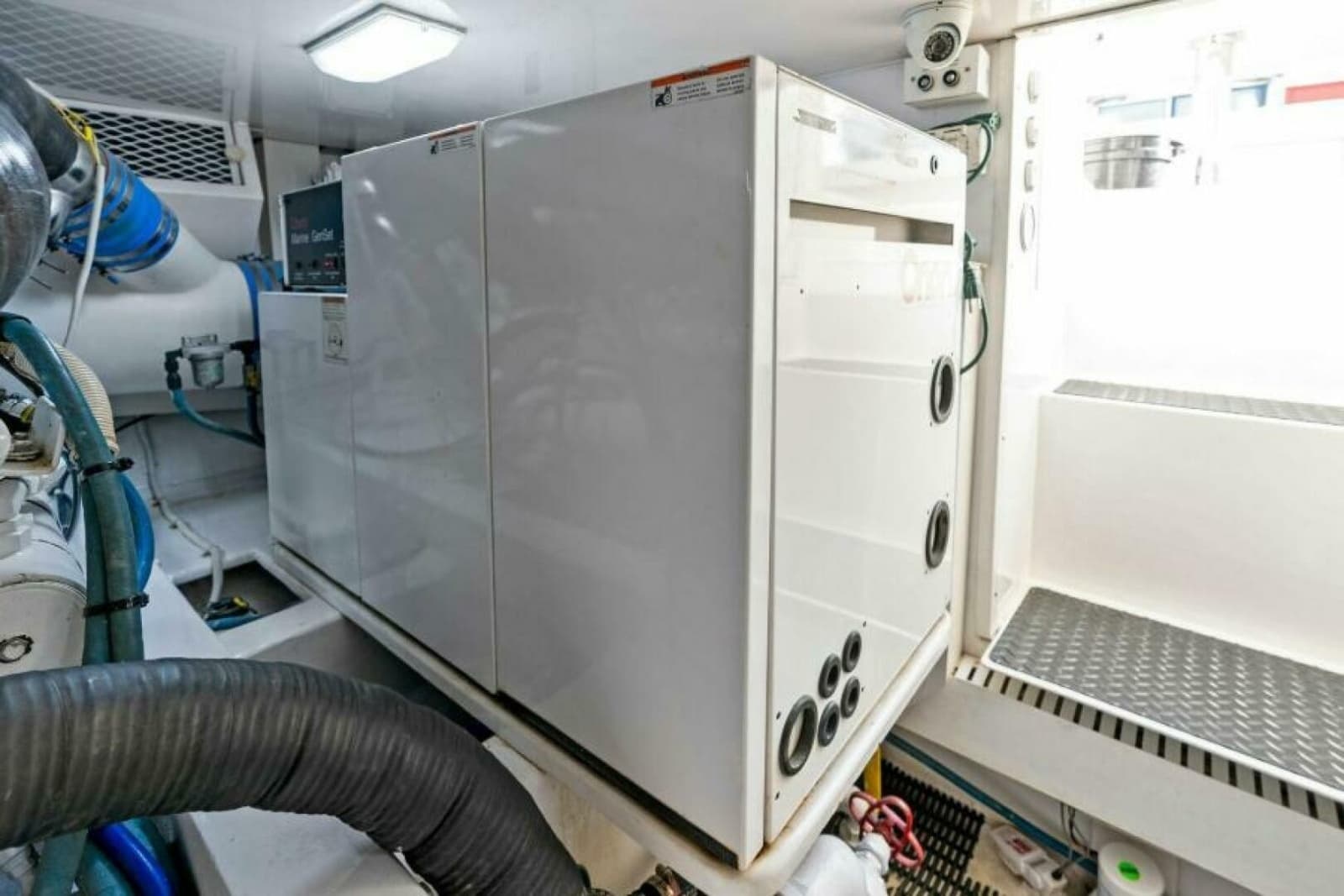 2003 Viking 48 Convertible - Photo 46