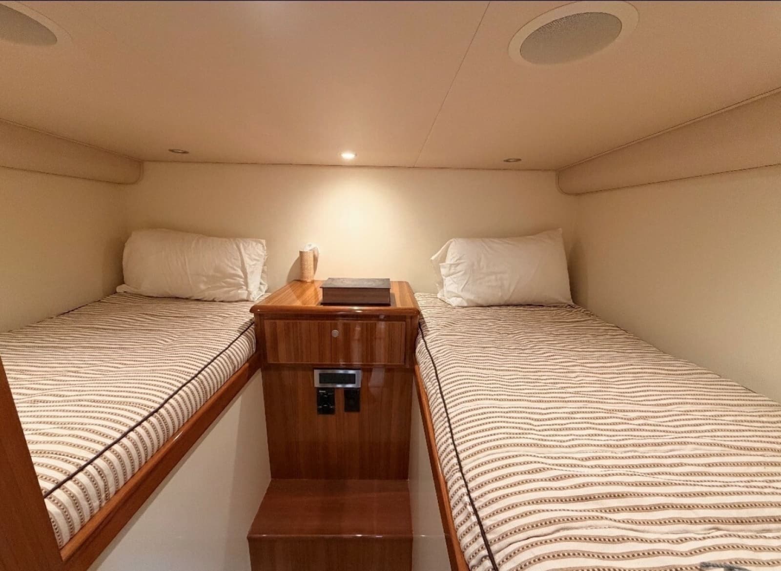 2015 Viking 42 Open - Photo 9