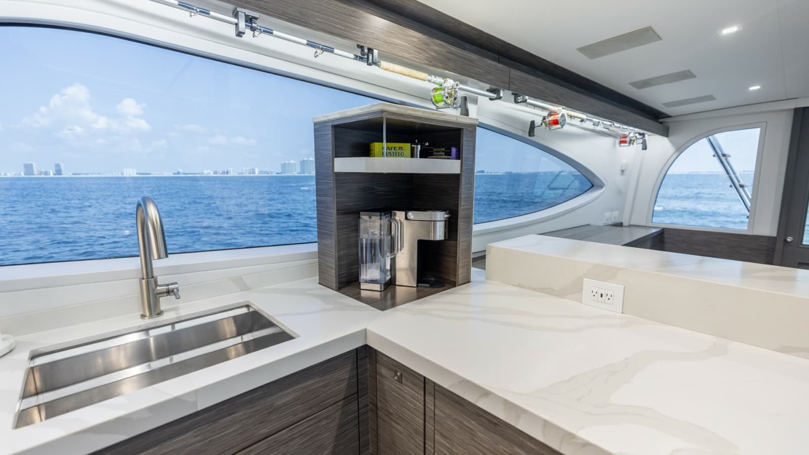 2021 Hatteras 65 GT - Photo 18