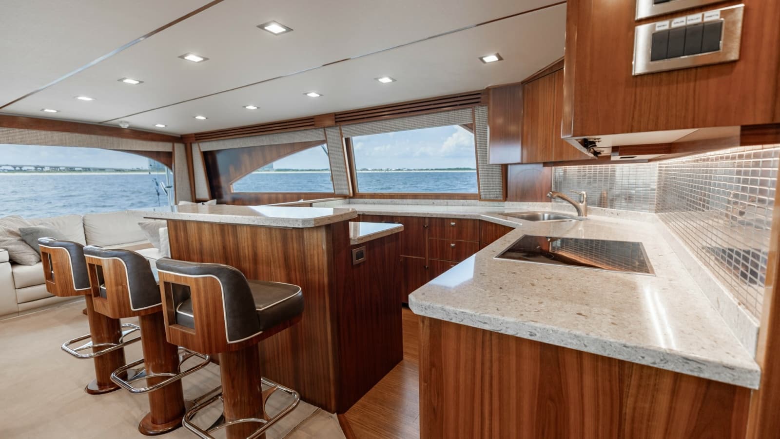 2018 Viking 72 Convertible - Photo 8