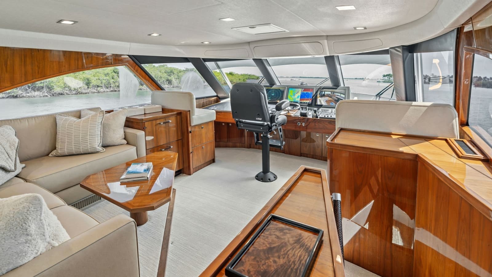 2016 Viking 80 Enclosed Bridge - Photo 92