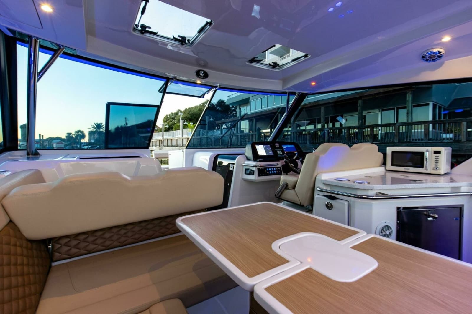 2018 Aquila 36 Power Cat - Photo 5