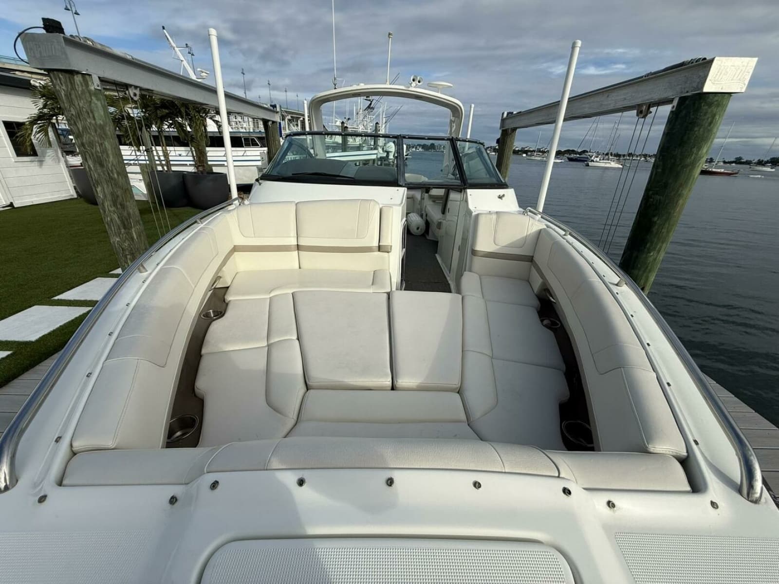 2016 Formula 330 Crossover Bowrider - Photo 6