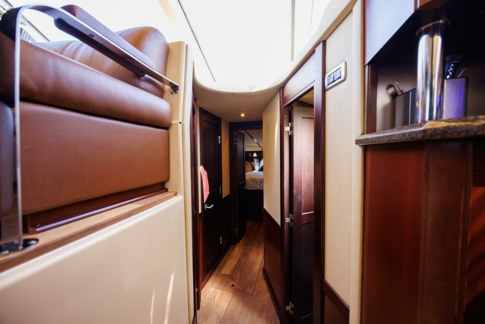 2006 Sea Ray 52 Sedan Bridge - Photo 23