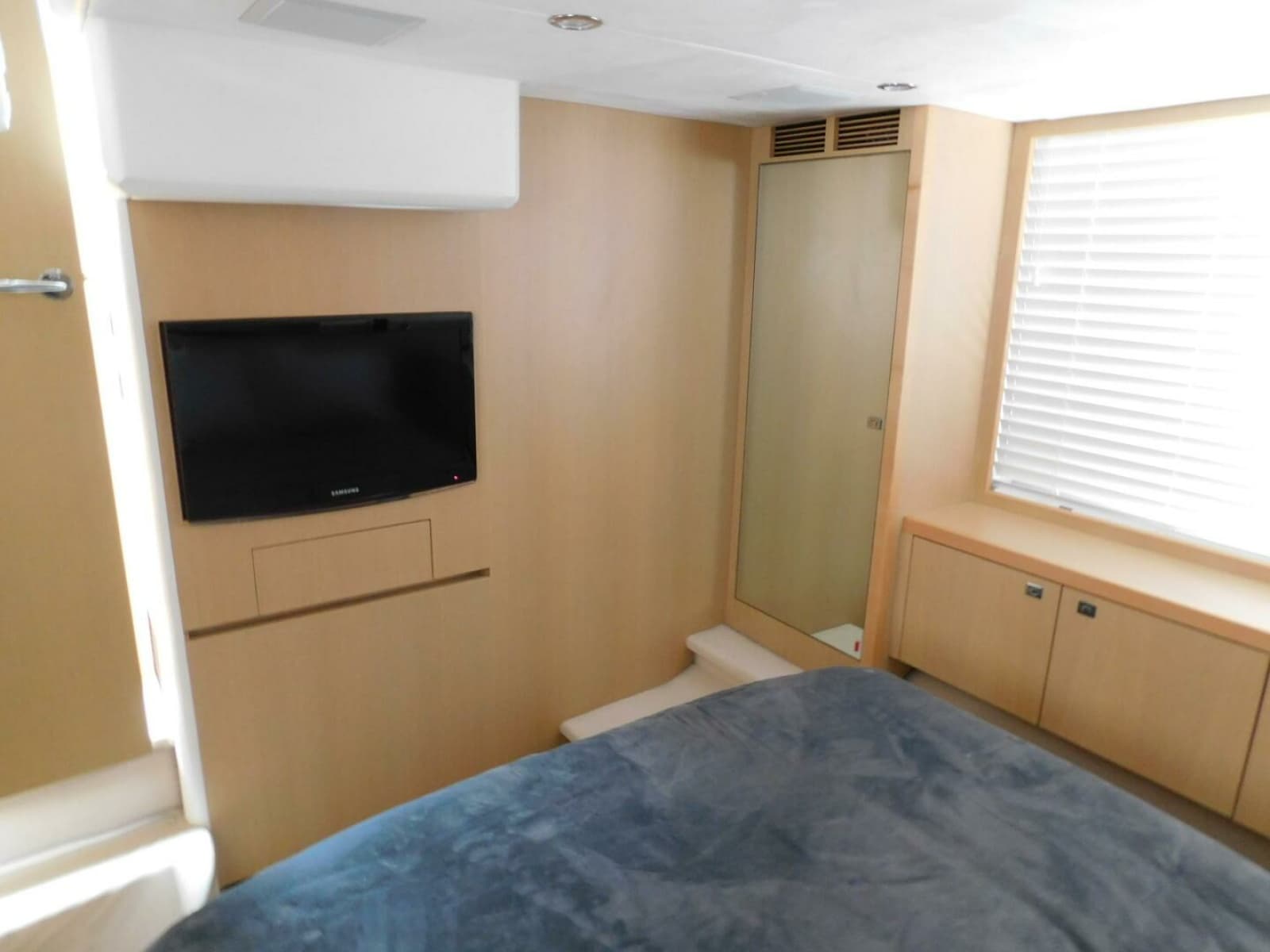 2011 Princess V52 - Photo 22