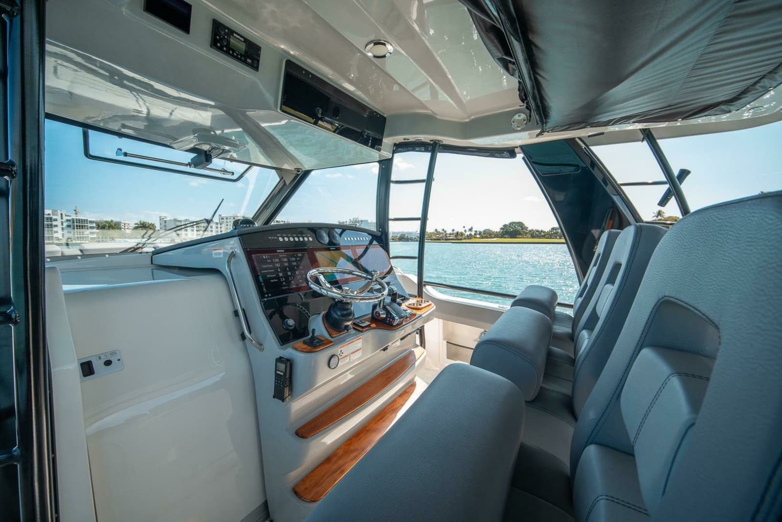 2023 Boston Whaler 420 Outrage - Photo 16