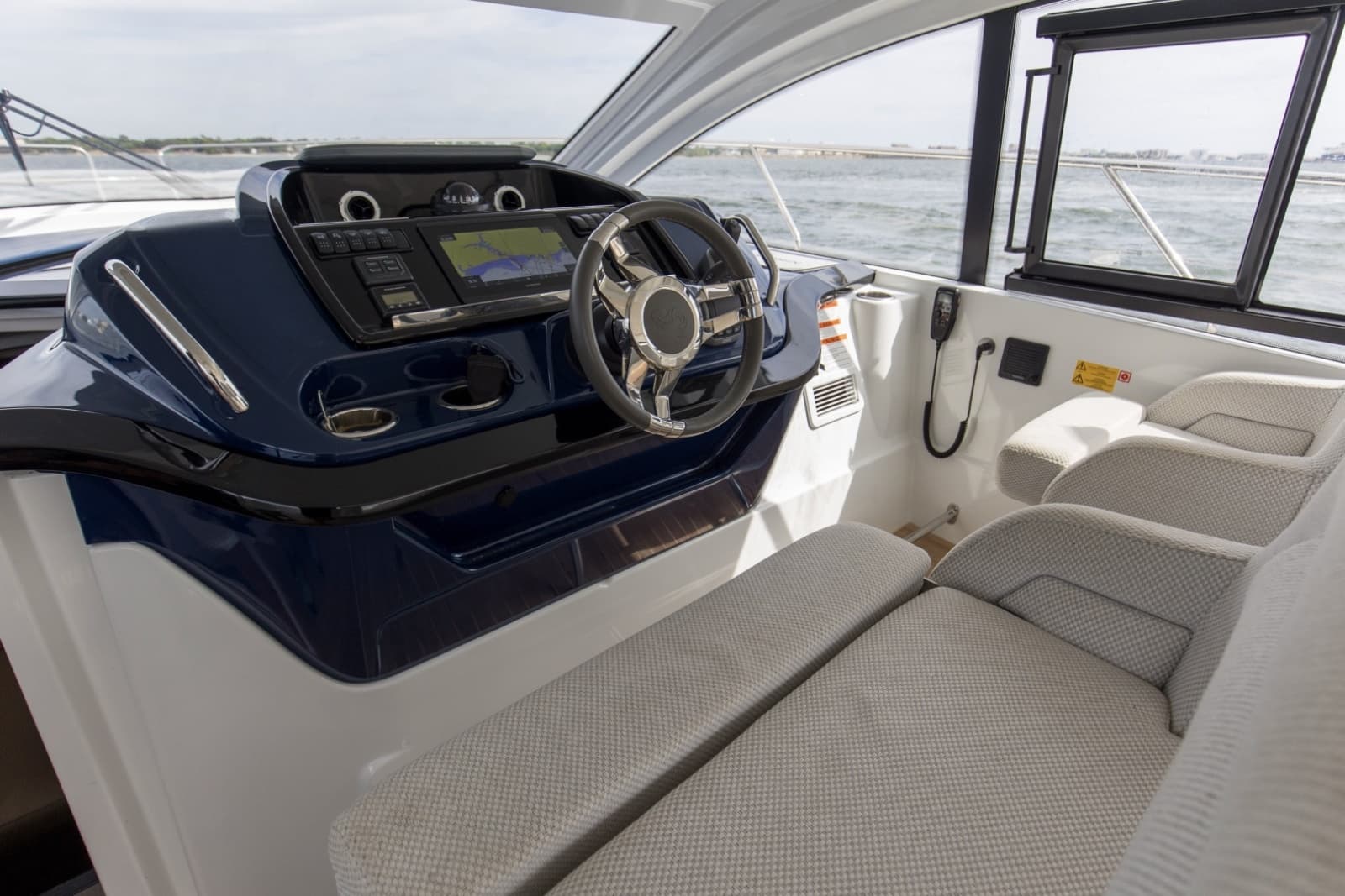 2022 Beneteau 41 Grand Turismo - Photo 3