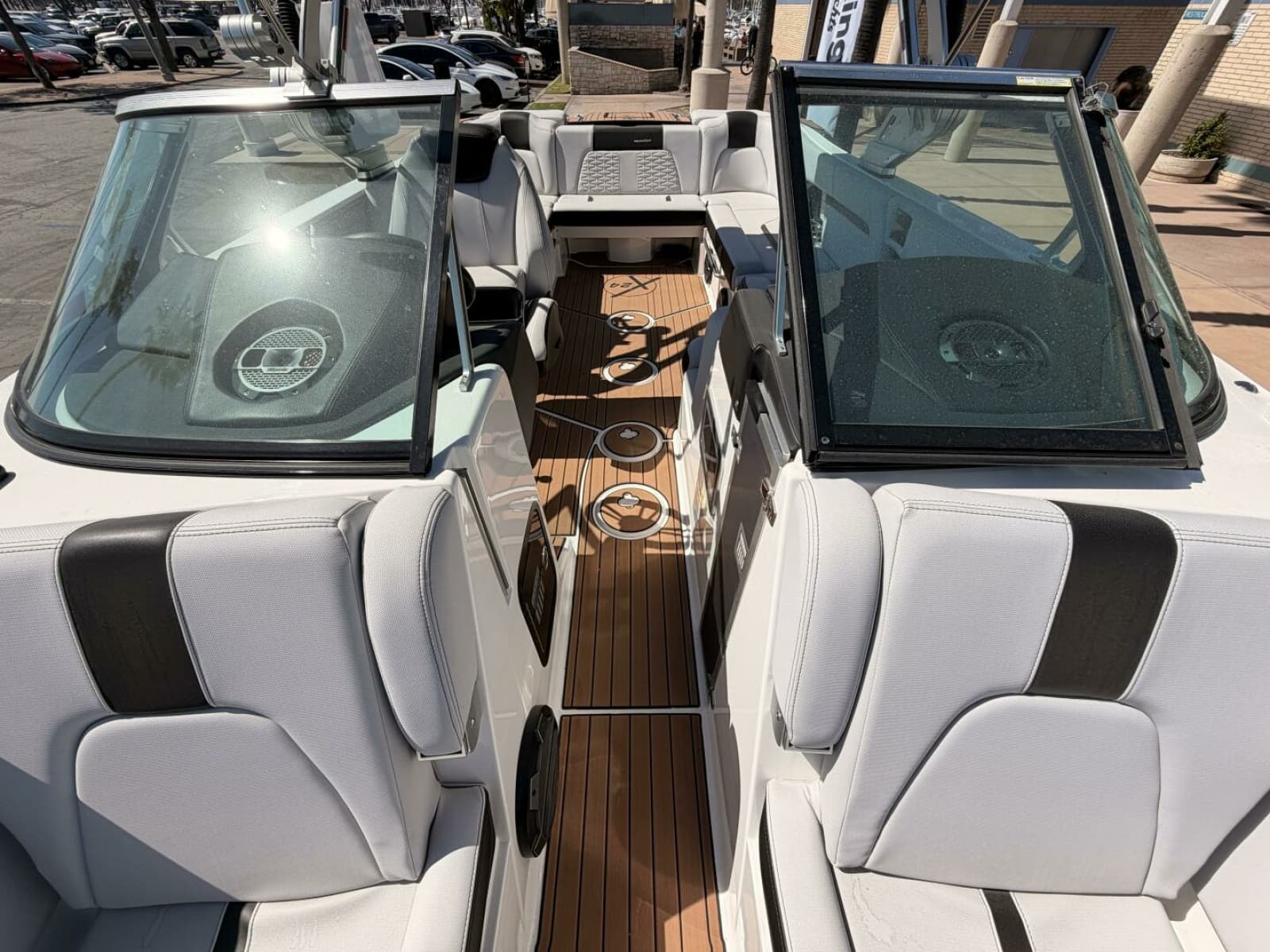 2021 Mastercraft X24 - Photo 8