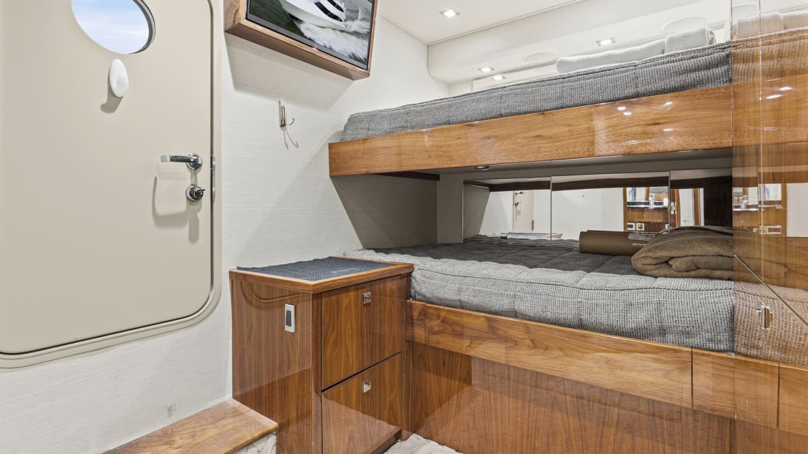 2017 Viking 72 Enclosed Bridge - Photo 37