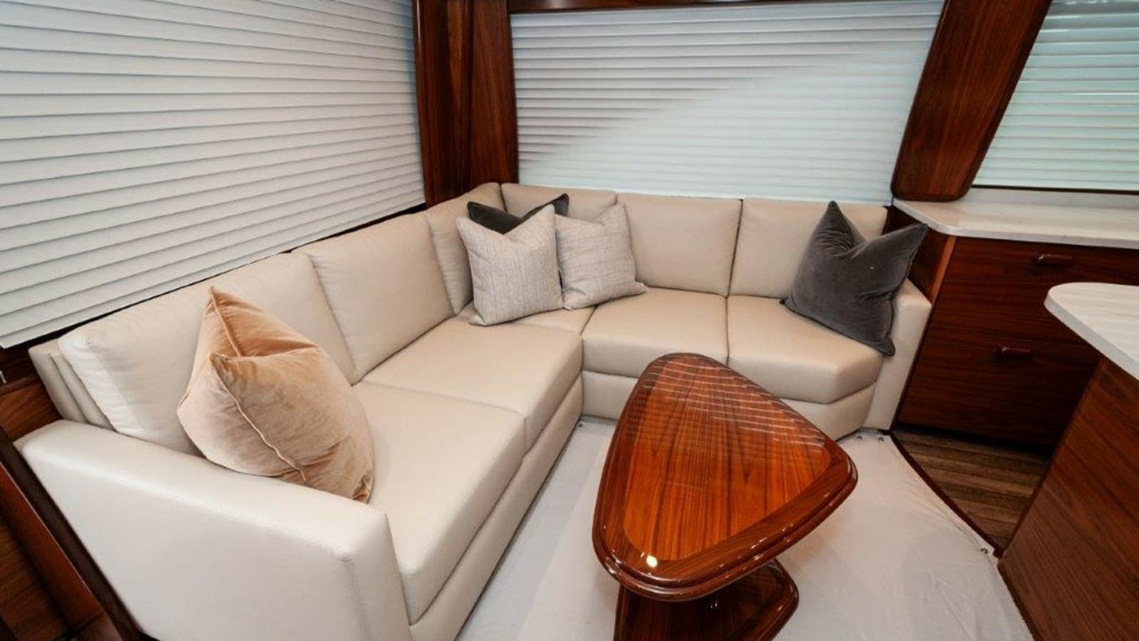 2025 Viking 58 Convertible - Photo 7
