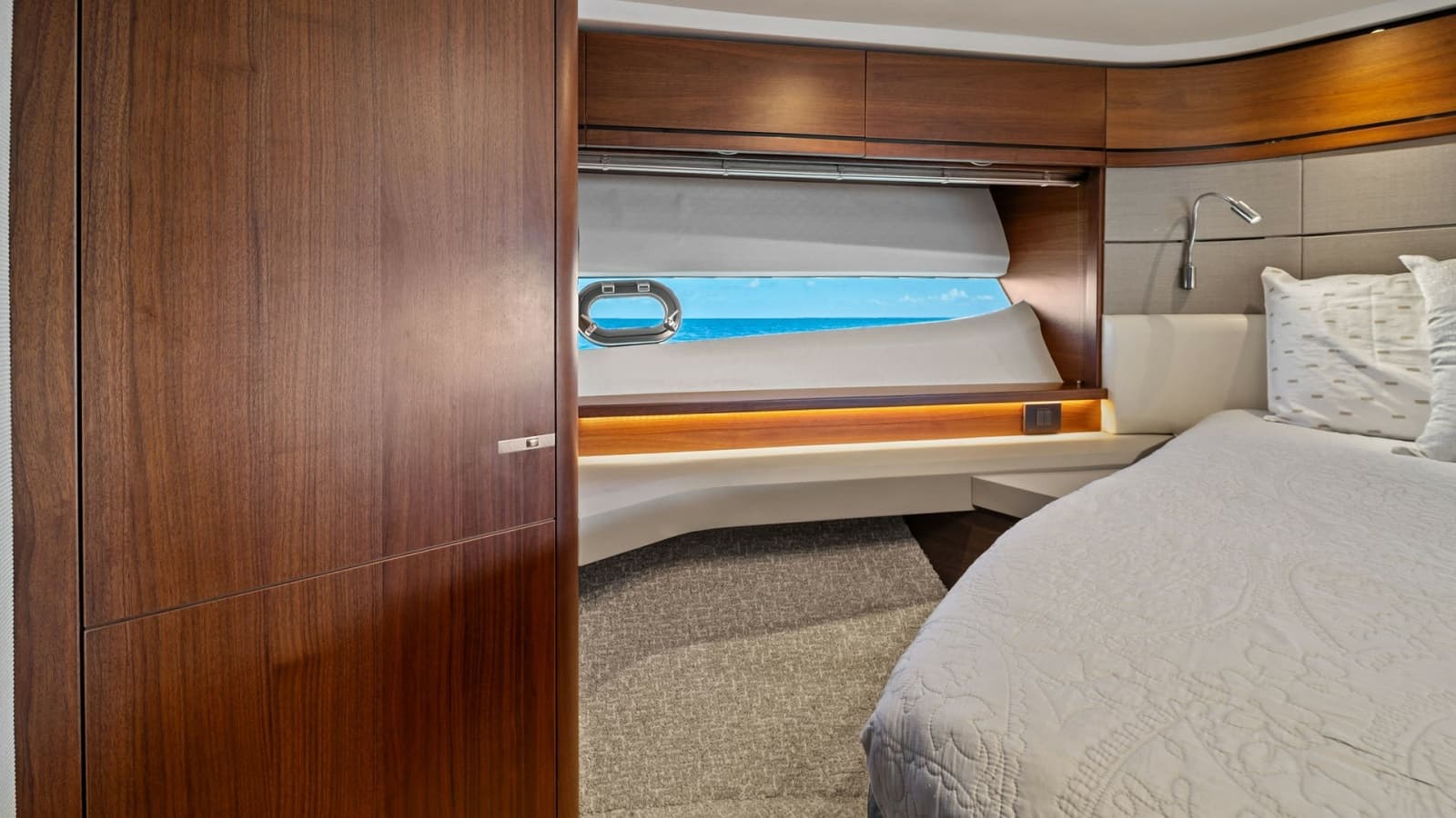 2019 Princess V65 - Photo 20