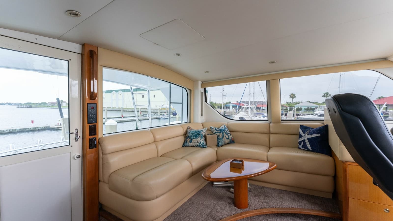 2001 Viking 65 Enclosed Bridge - Photo 31