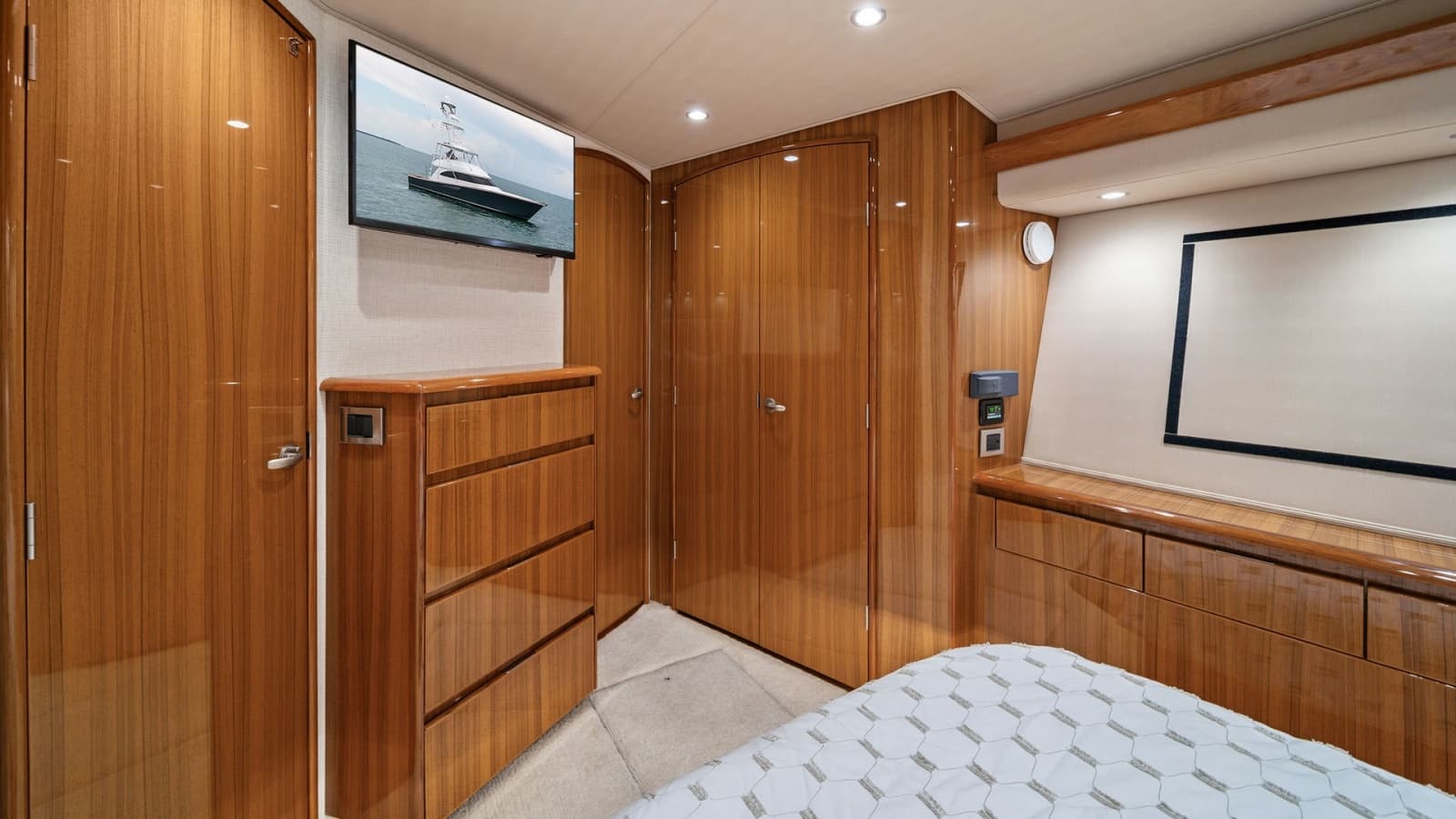 2015 Viking 55 Convertible - Photo 40