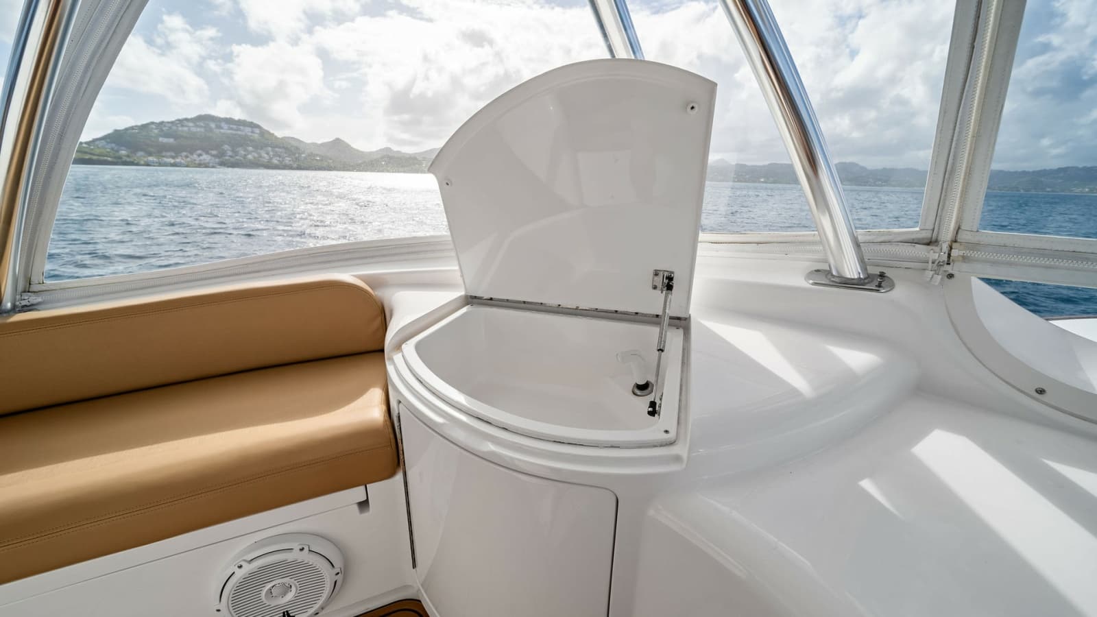 2015 Viking 70 Convertible  - Photo 51