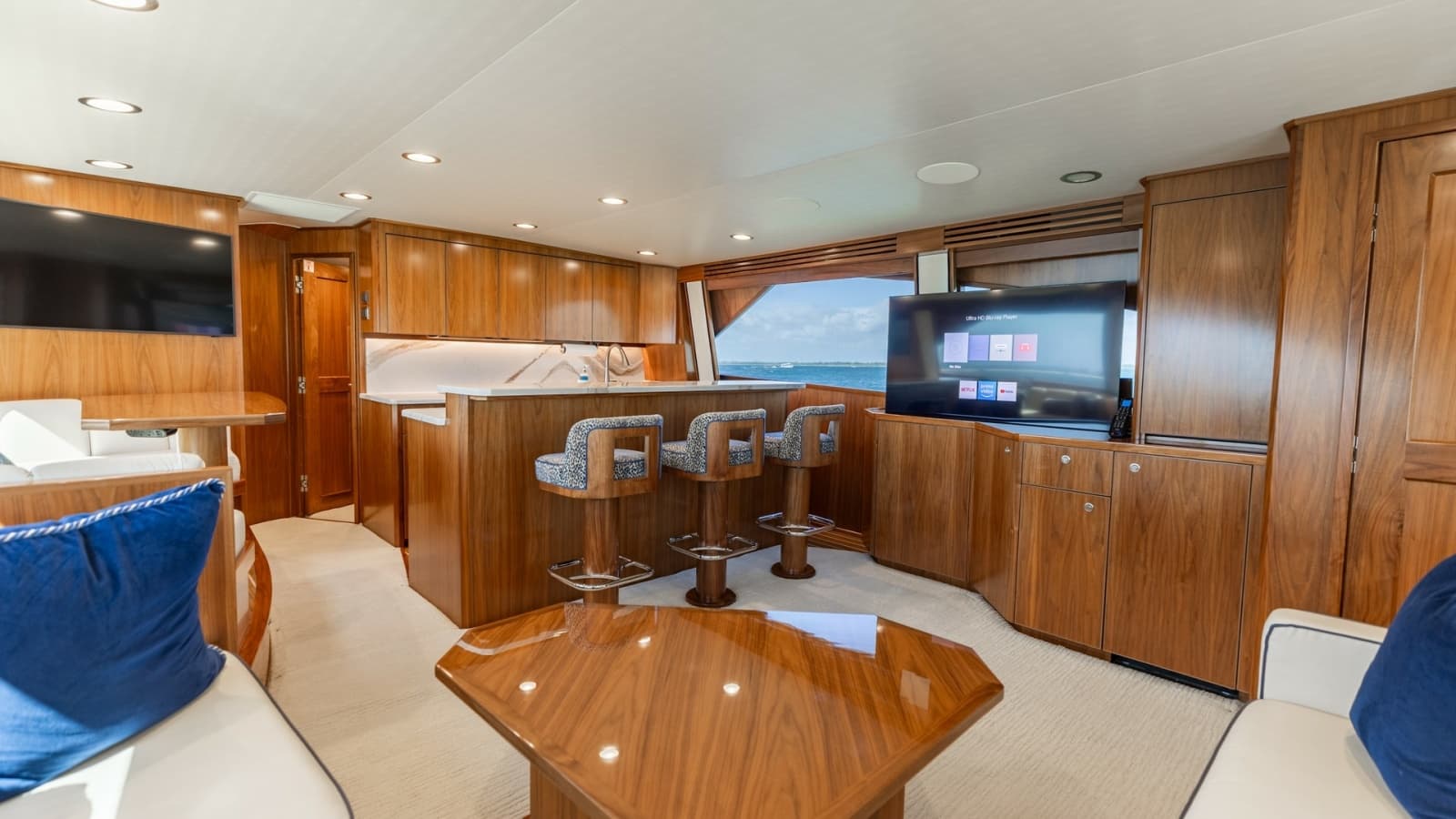 2022 Viking 68 Convertible - Photo 20