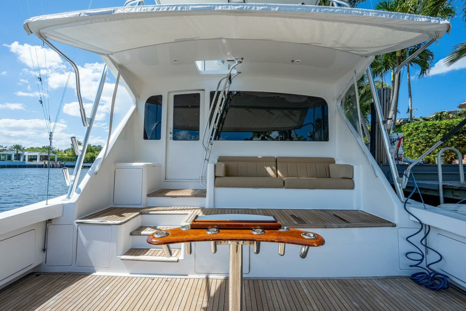 2005 Viking 74 Convertible - Photo 49