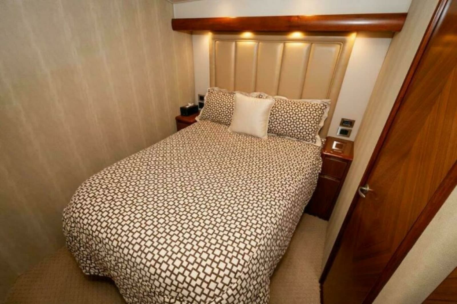 2012 Viking 76 Enclosed Sky Bridge - Photo 32