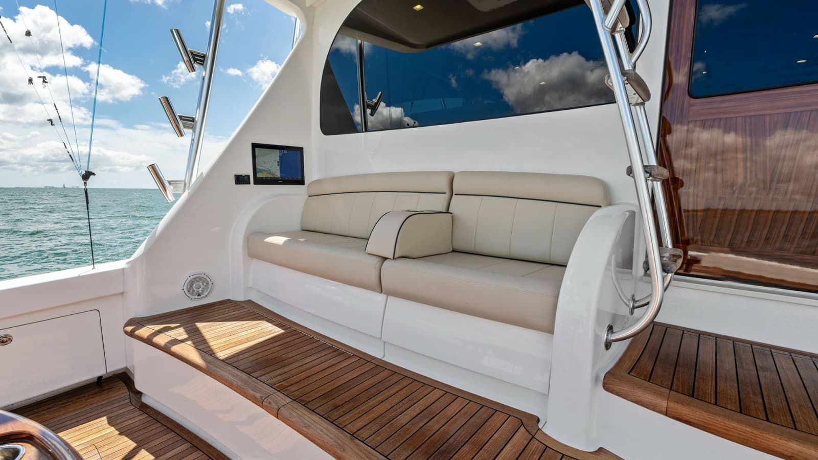 2024 Viking 68 Convertible - Photo 44