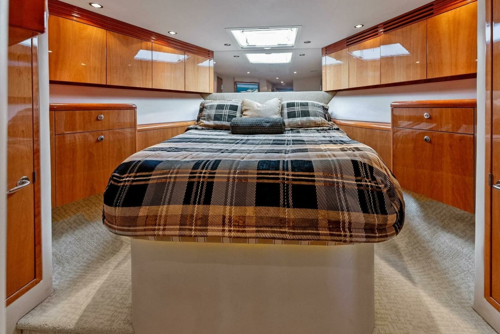2007 Hatteras 64 Convertible - Photo 19