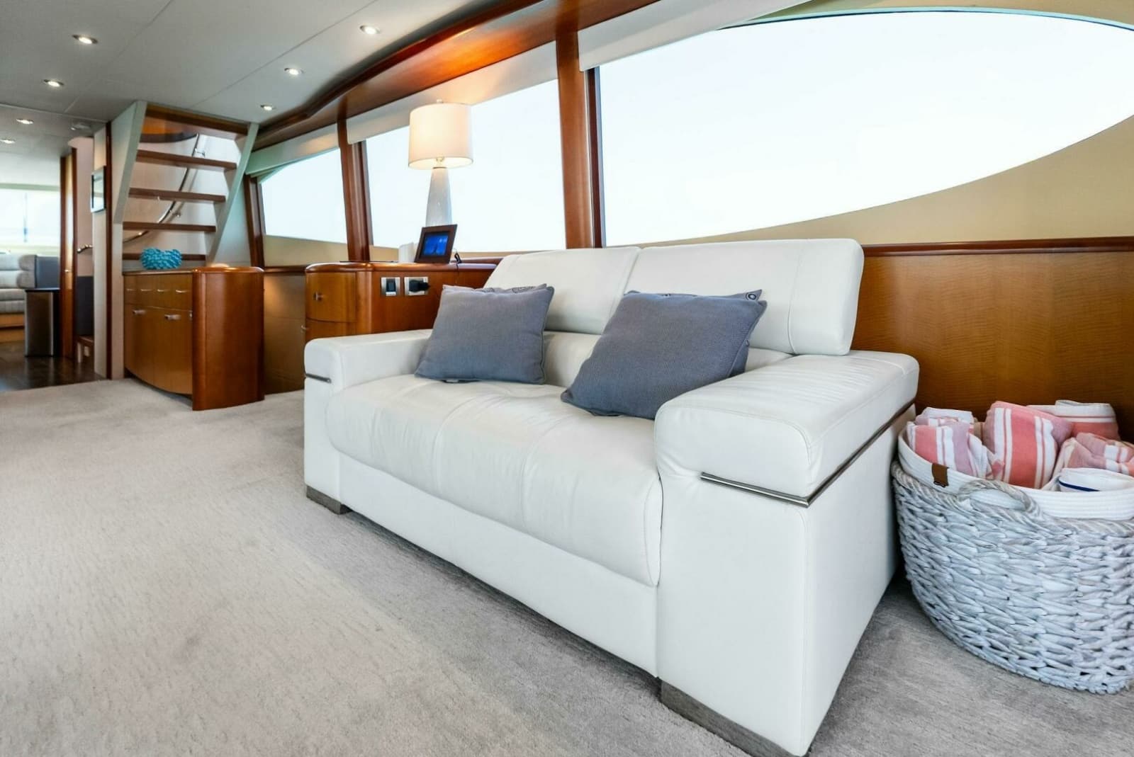 2006 Lazzara Yachts 84 Skylounge - Photo 57