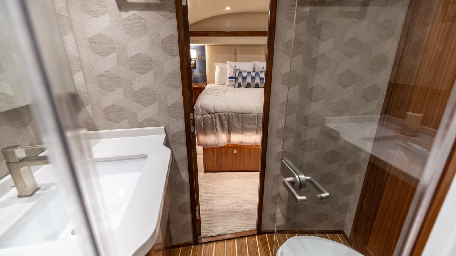 2022 Viking 68 Convertible - Photo 24