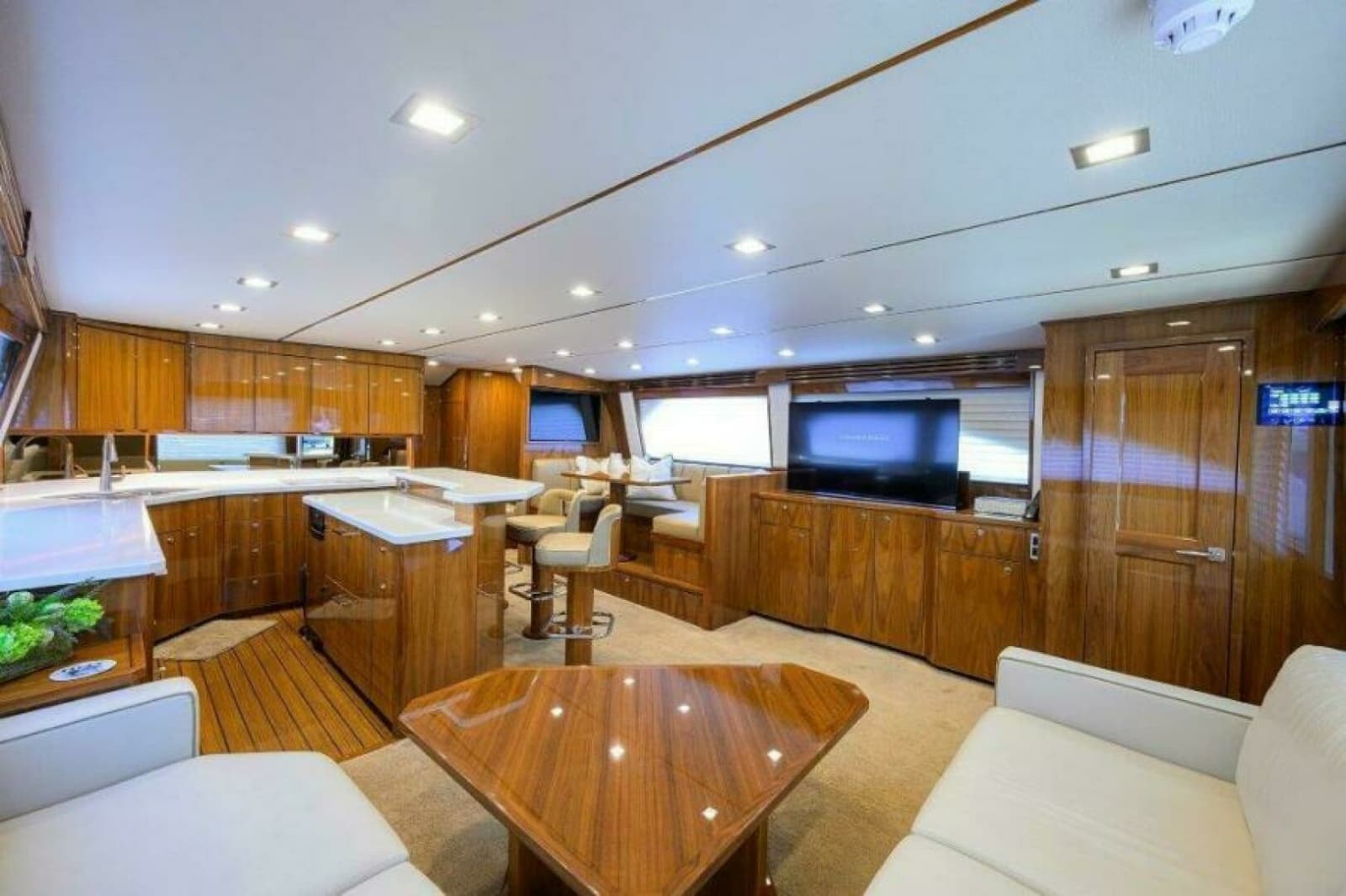 2020 Viking 72 Convertible - Photo 6