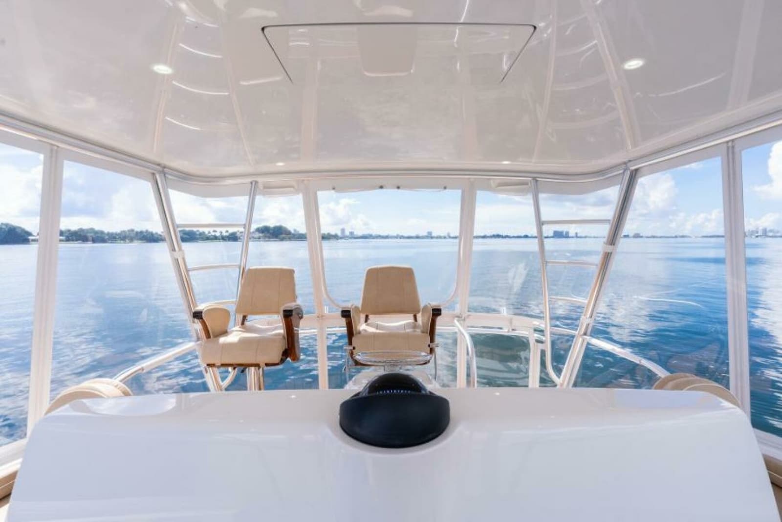 2019 Viking 48 Convertible - Photo 25