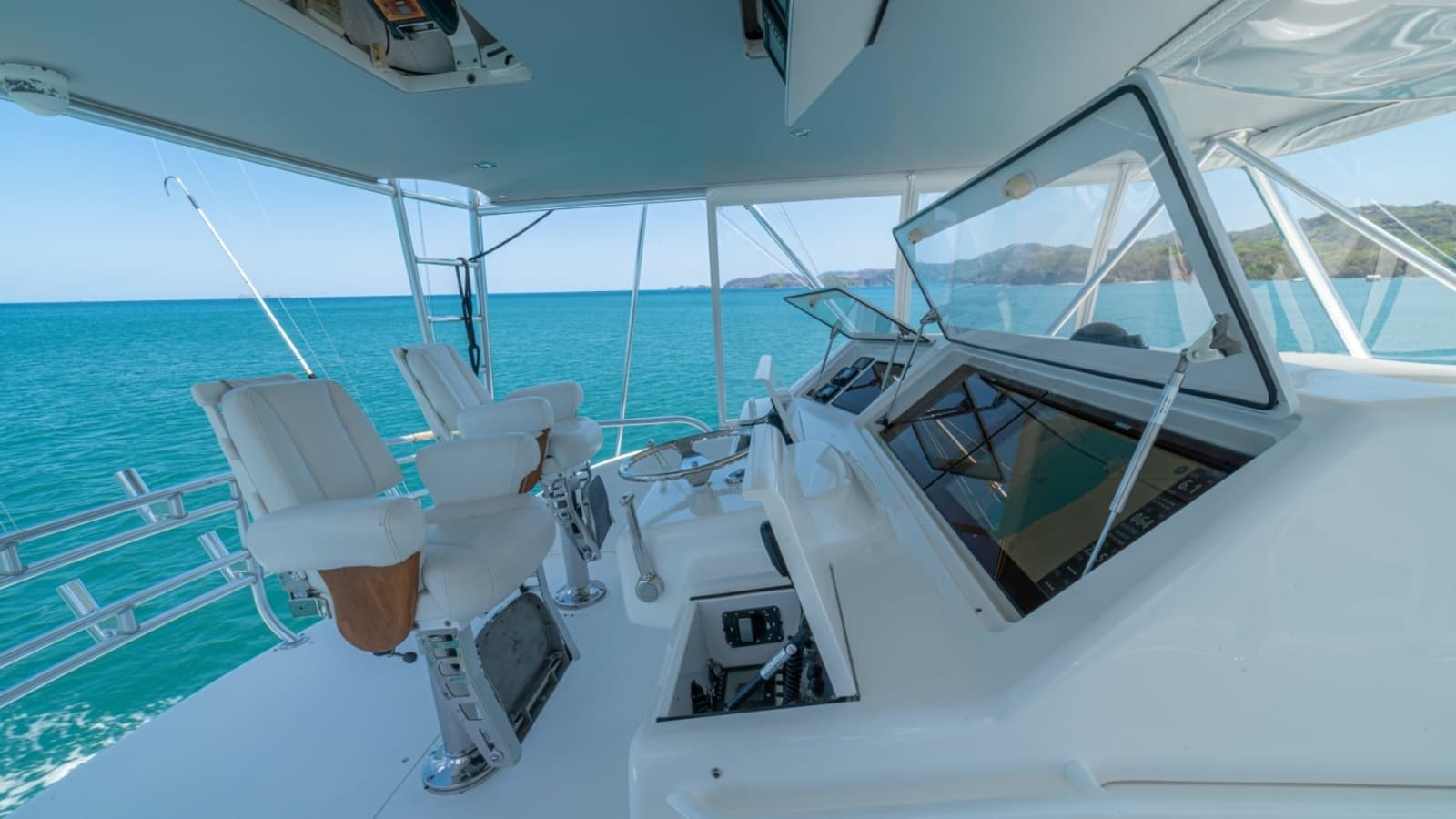 2005 Viking 61 Convertible - Photo 62